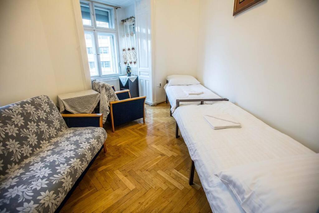 Keleti Apartment City Center Big Flat Bedroom Private Use Budapest Esterno foto